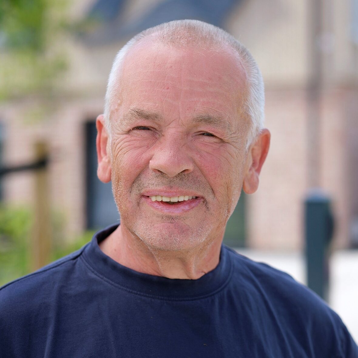 <h4>Uwe Wichern</h4><p>Klauenpfleger</p> 